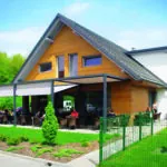 Q.bus_Milieu_Reihenmontage_Holzfassade